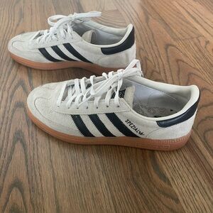 Adidas Originals Handball Spezial in alumina/core/black